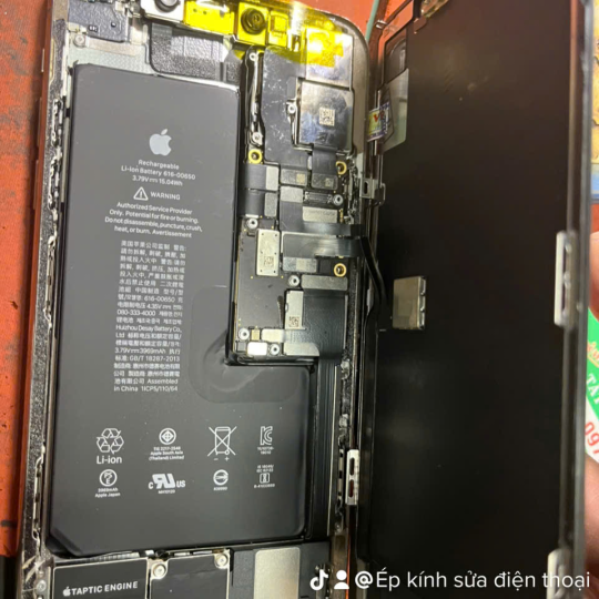 Thay pin IPhone